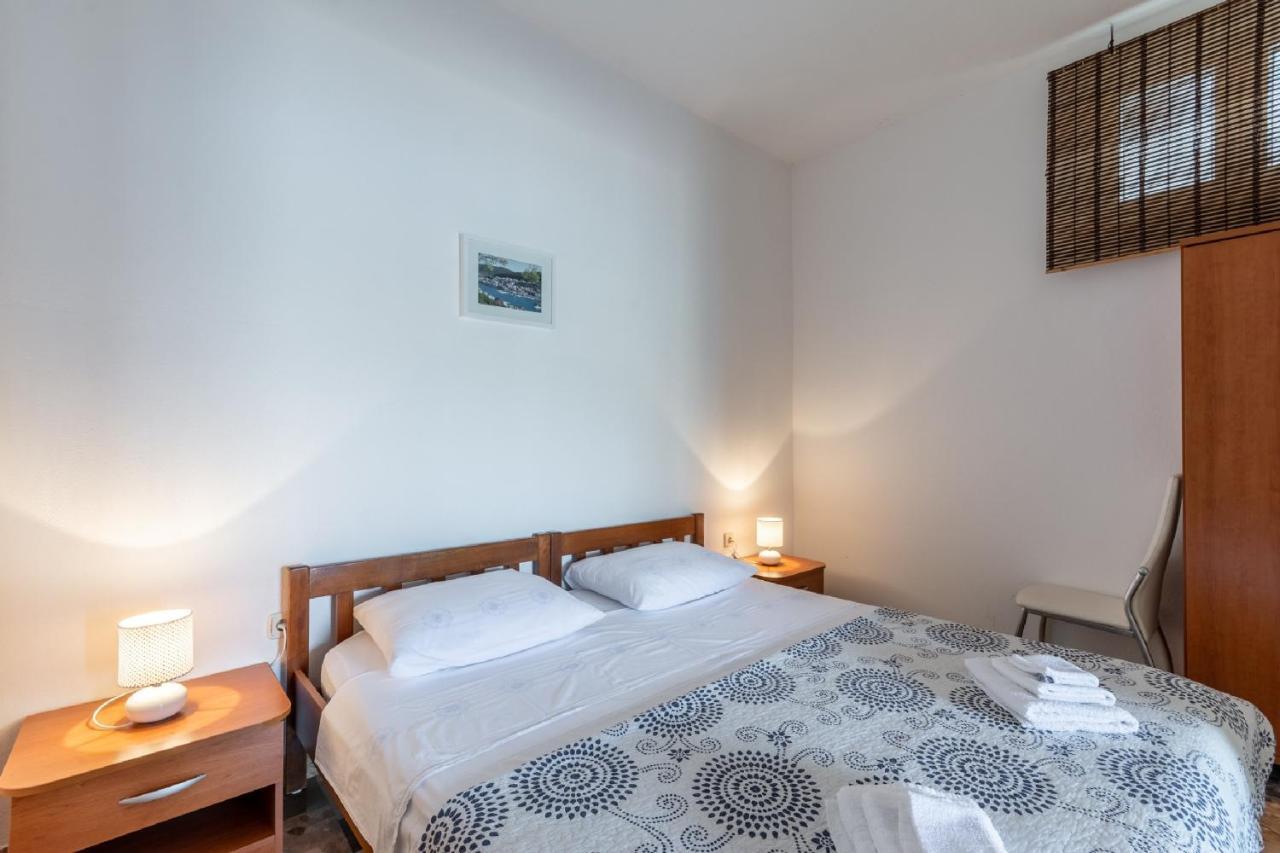 Apartments Darija Pucisca Extérieur photo