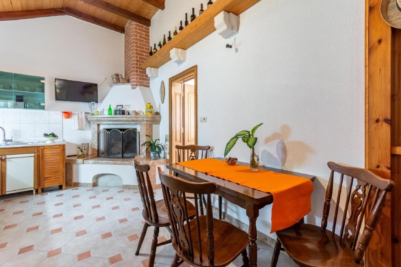 Apartments Darija Pucisca Extérieur photo