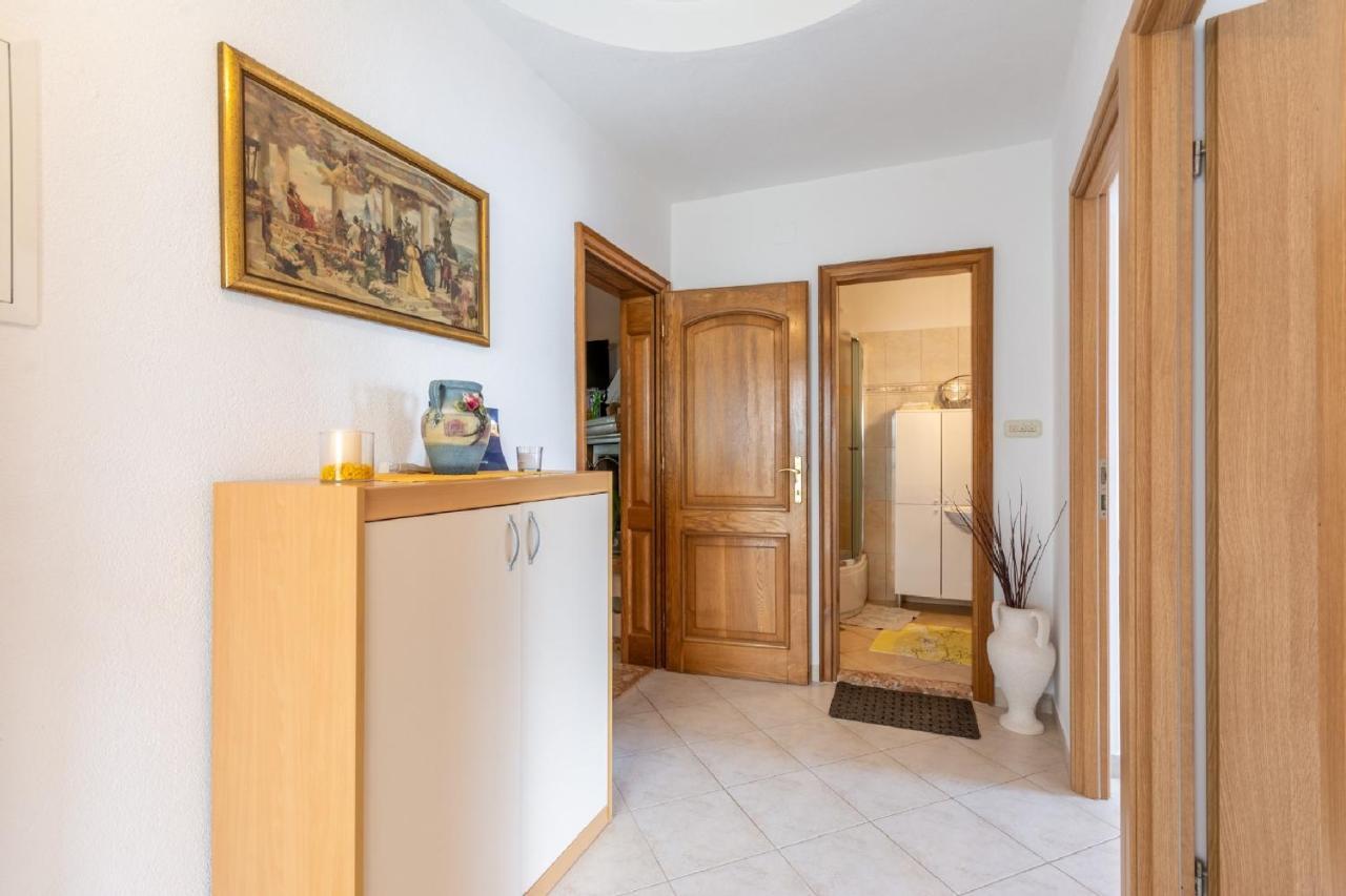 Apartments Darija Pucisca Extérieur photo