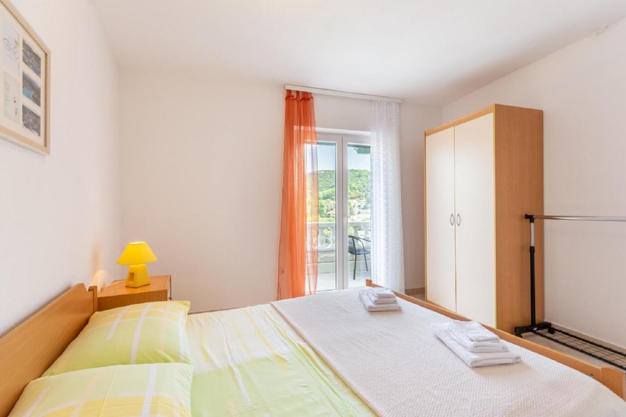 Apartments Darija Pucisca Extérieur photo