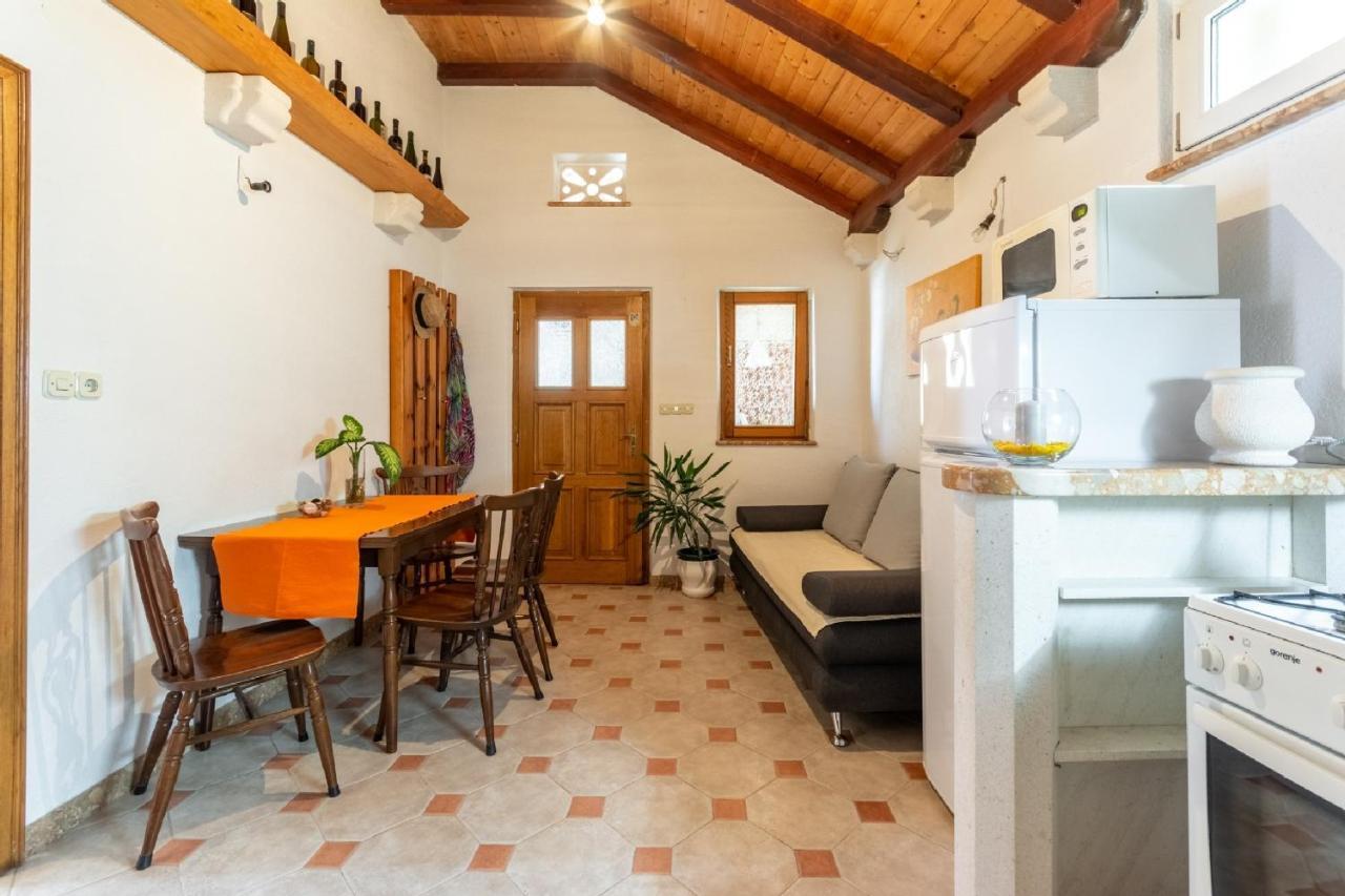 Apartments Darija Pucisca Extérieur photo