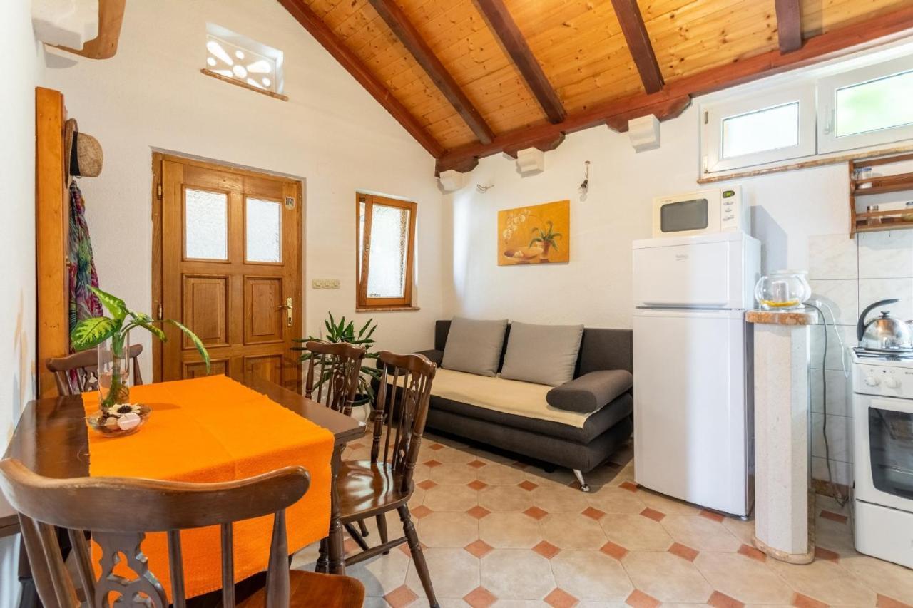 Apartments Darija Pucisca Extérieur photo