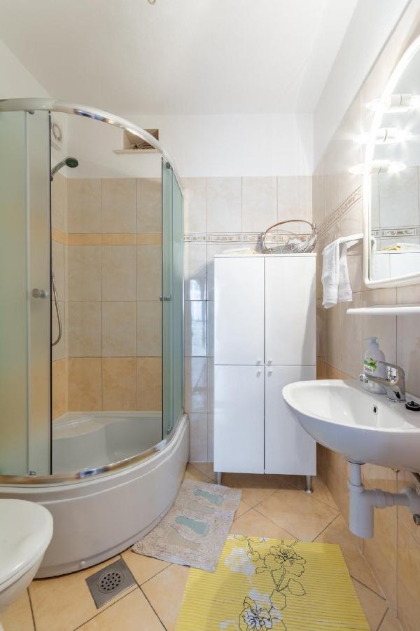 Apartments Darija Pucisca Extérieur photo