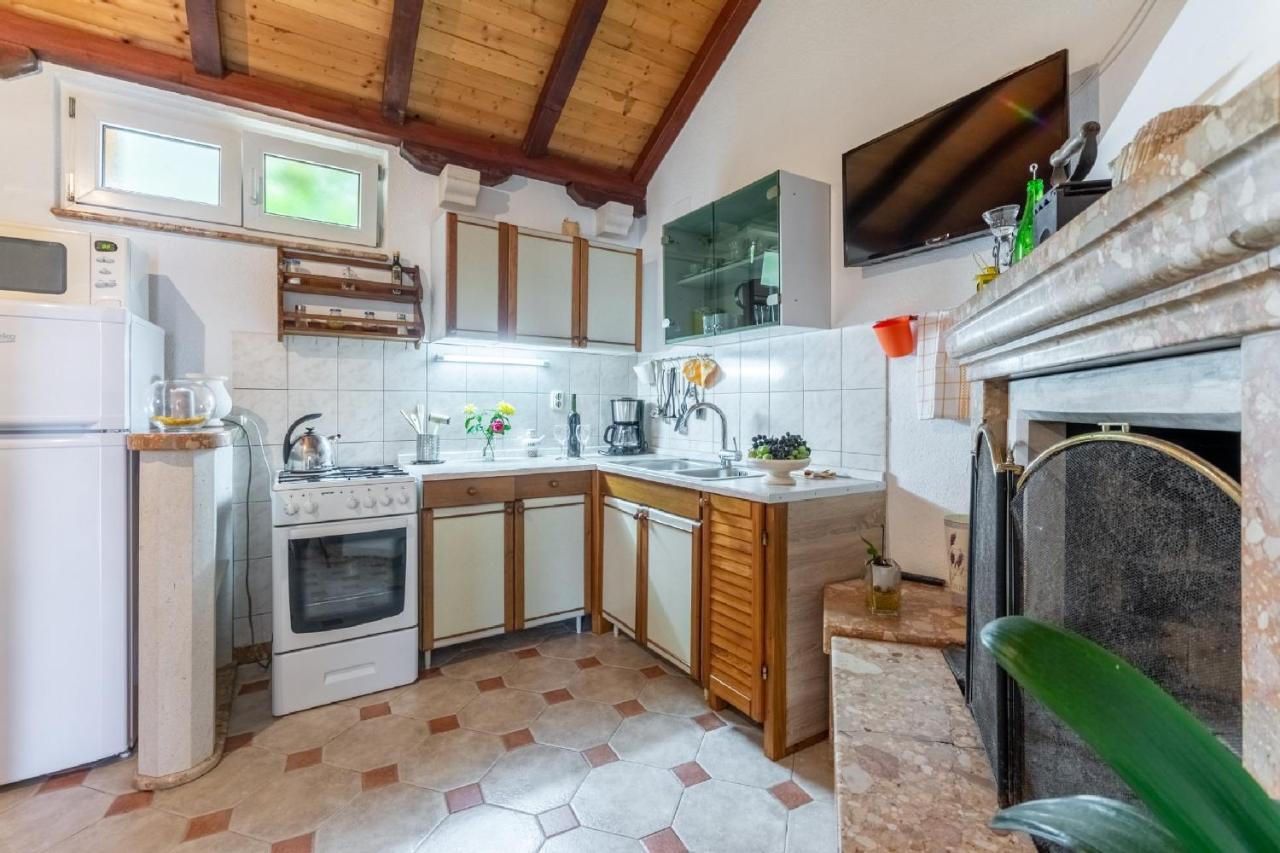 Apartments Darija Pucisca Extérieur photo